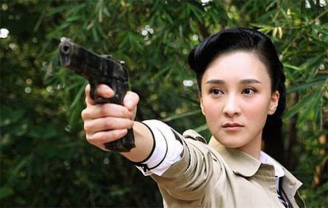 张碧晨|她23岁演“梦萍”走红，28岁退圈嫁入豪门，今年43岁活成23岁惹羡慕