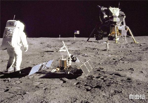 月球 50多年前, 字航员在月球上扔了96袋纸尿裤, 如今却成无价之空?