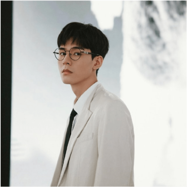 龚俊|龚俊乔欣《沉睡花园》温泉戏路透曝光，龚俊靠池边一脸享受，乔欣脸部略浮肿