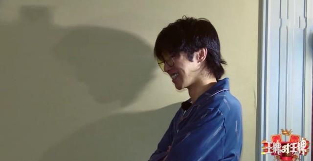 关晓彤|不知关晓彤穿的短裤，贾玲一把掀开被子，华晨宇眼神藏不住了