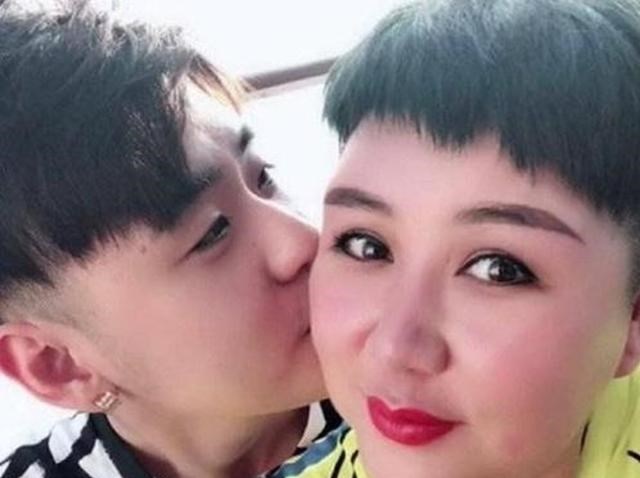 张云雷|德云社张云雷把自己拍成一米五，高调秀被疼爱，衣服都是师娘买的