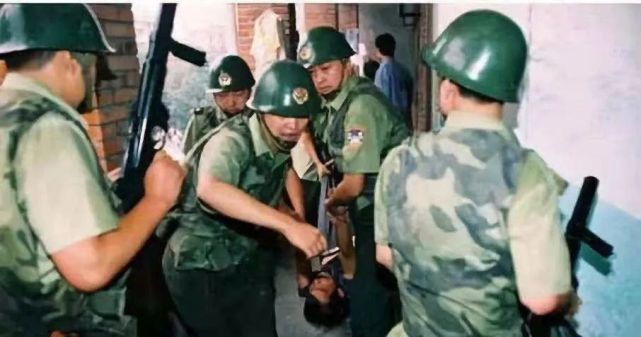 上海地铁 “杀人从不后悔，这是我的职业”，纵观恶魔法子英极端凶残的一生