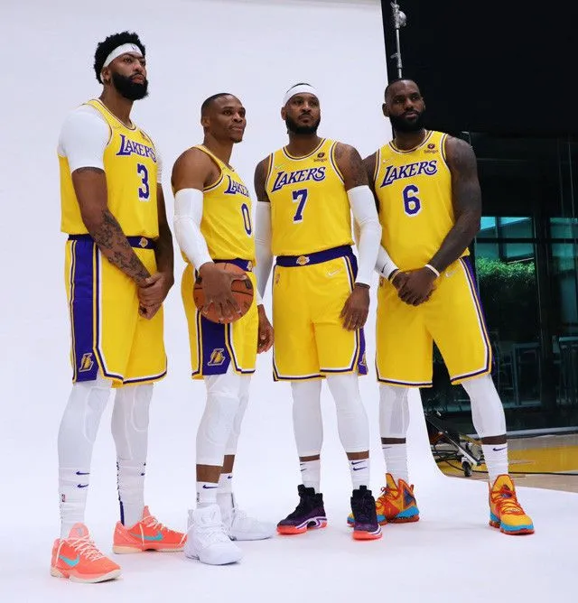 斯蒂芬·库里|NBA终于来了！詹姆斯威少安东尼官宣不打！库里连飙17记三分