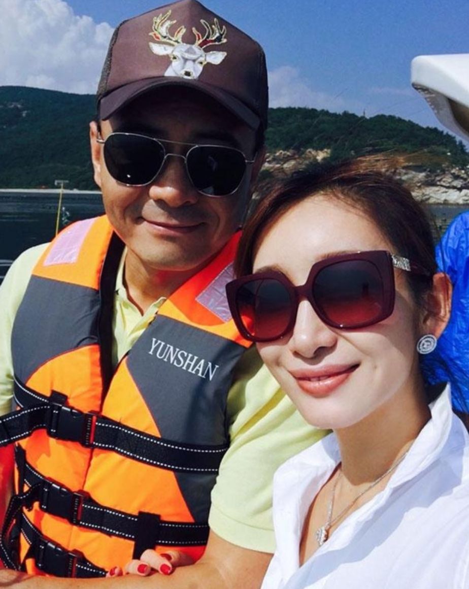 秦海璐|秦海璐晒出自己的豪宅，玄关地上放着一排高跟鞋，王新军太宠她了