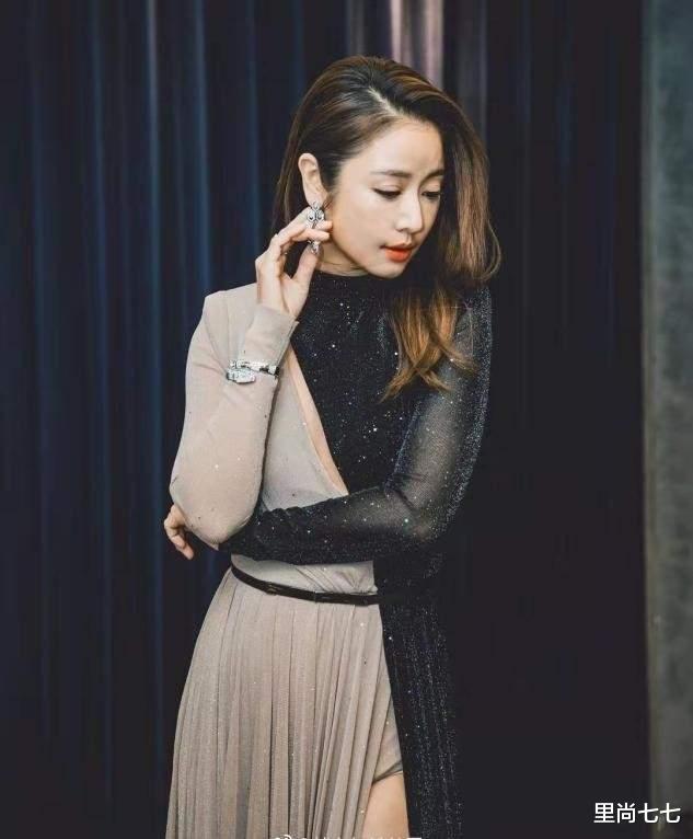 里尚七七 林心如担任电影节评审，为抢风头竟穿超高开叉裙，真没人比她敢穿