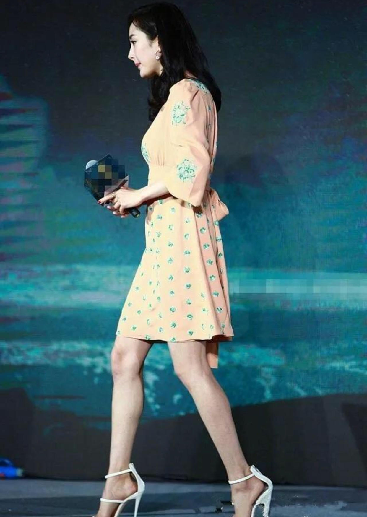 迪丽热巴|这四位女星平时看着没特色，一走红毯就秒杀全场气场全开