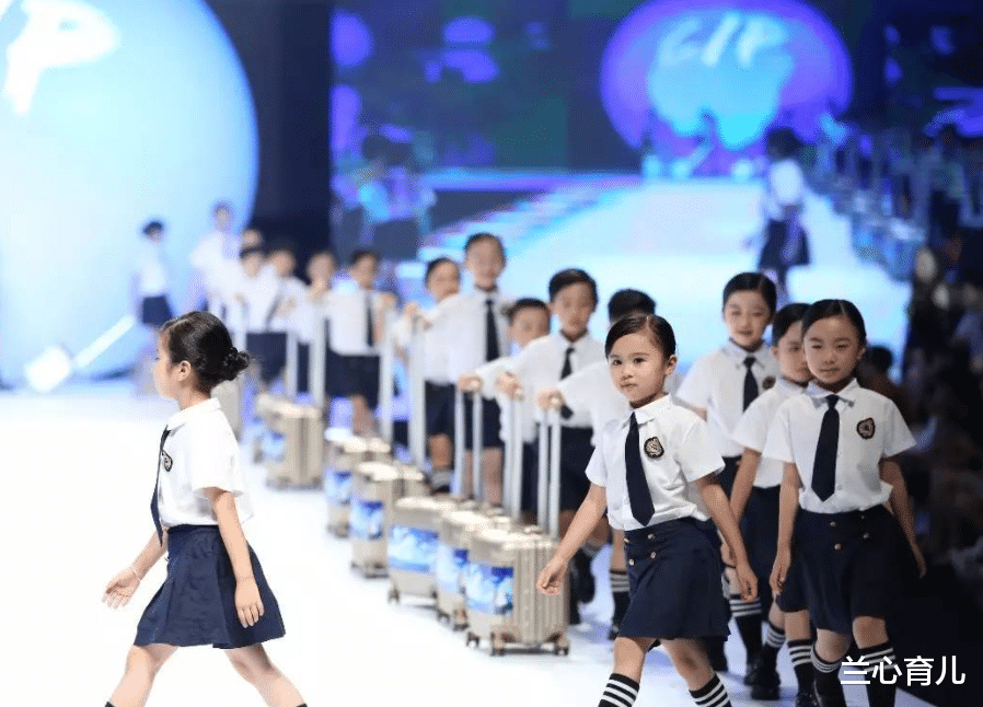 兰心育儿|4个月大婴儿开始赚钱，5岁收入超父母，却引来网友谴责