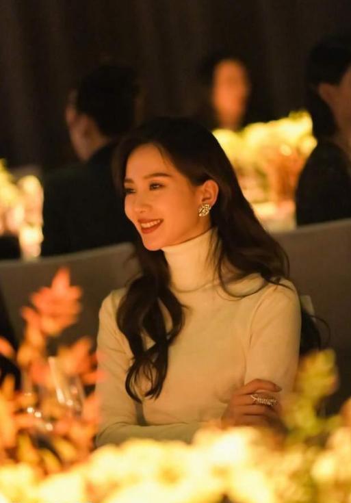 刘诗诗|刘诗诗是什么“在逃豪门公主”,感觉整个人都在发光,又被美到了