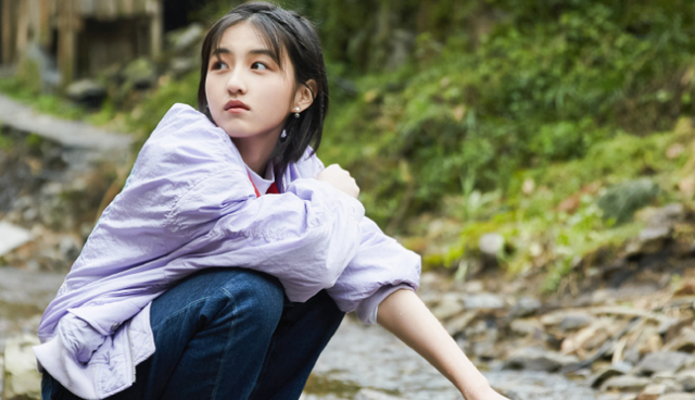 张子枫|8岁赢胡歌夺奖，19岁片酬超过刘德华，张子枫凭啥成娱圈团宠？