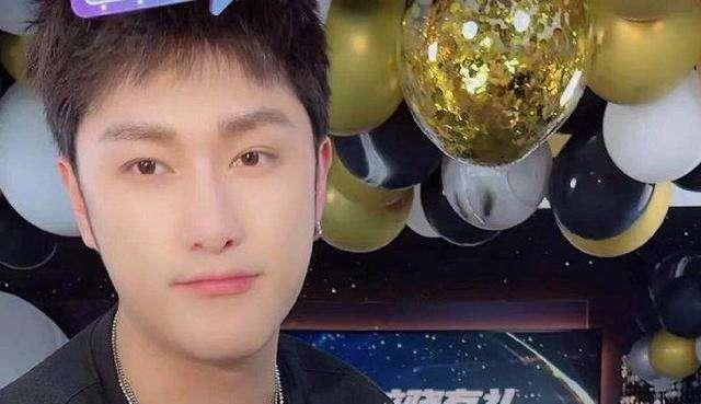 阿Sa|曾经的流量小生朱梓骁，因得罪郭敬明无戏拍，今靠直播发家致富