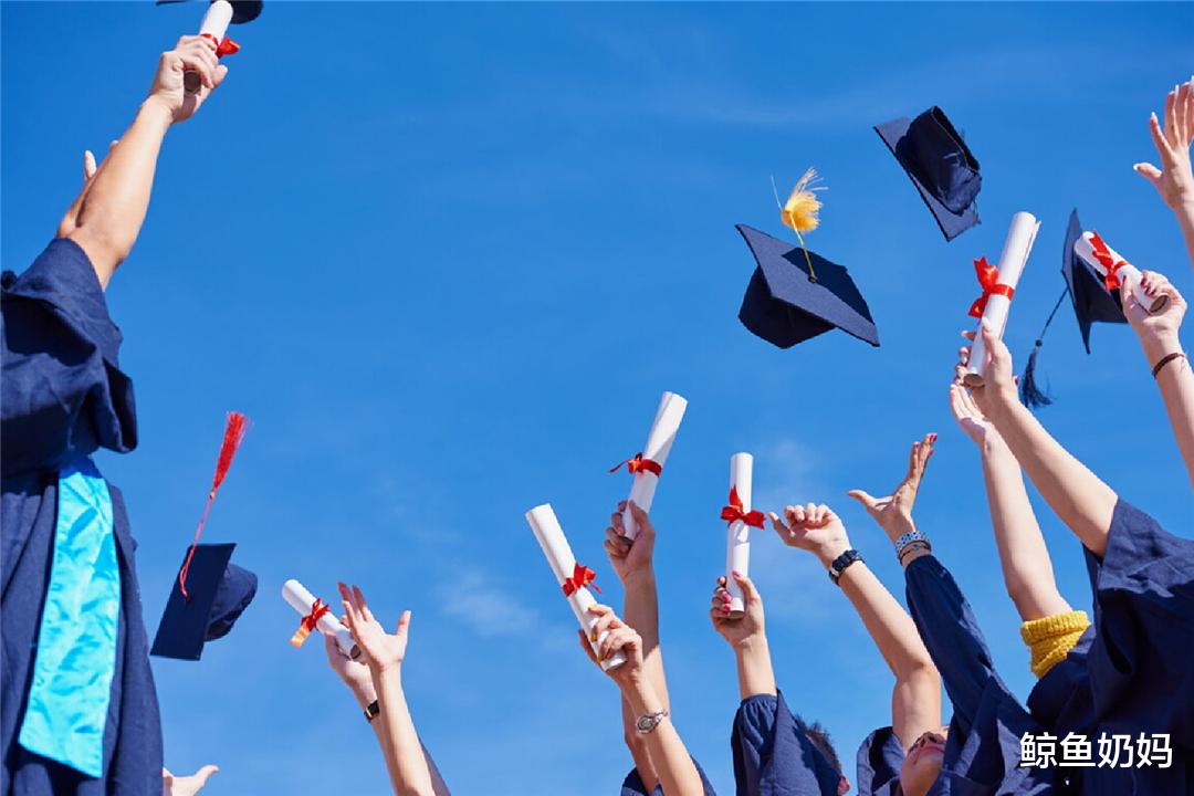 鲸鱼奶妈 还记得2位“夺刀少年”？7年前因救人错过高考，如今上天给了回报