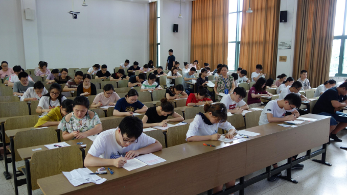招聘|又一个“铁饭碗”工作招聘了，平均年薪可达18万，大专生也有机会