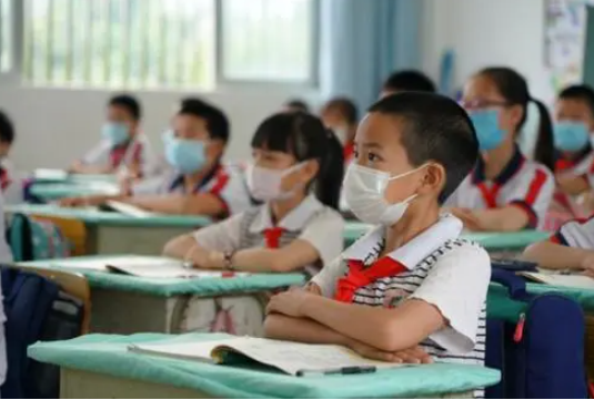 糯妈育儿经|“请倒数第一的家长发言”，学渣妈妈霸气演讲，班主任惭愧不已