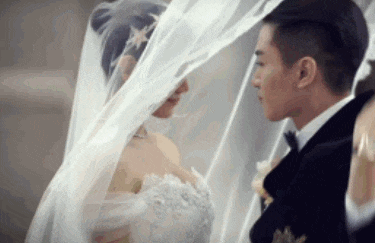 陈晓|陈晓陈妍希击掌壁咚，相视而笑，陈晓被老婆摸脸超害羞