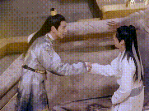 李易峰|终于！34岁李易峰牵手成功！网友：我先嗑为敬