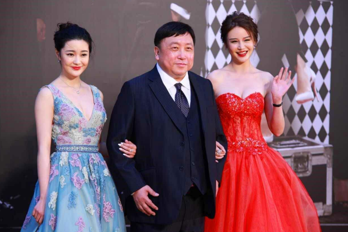 奶果的妈咪 她的长相清纯身材撩人，大二被王晶相中一炮而红，拍电影吸金26亿