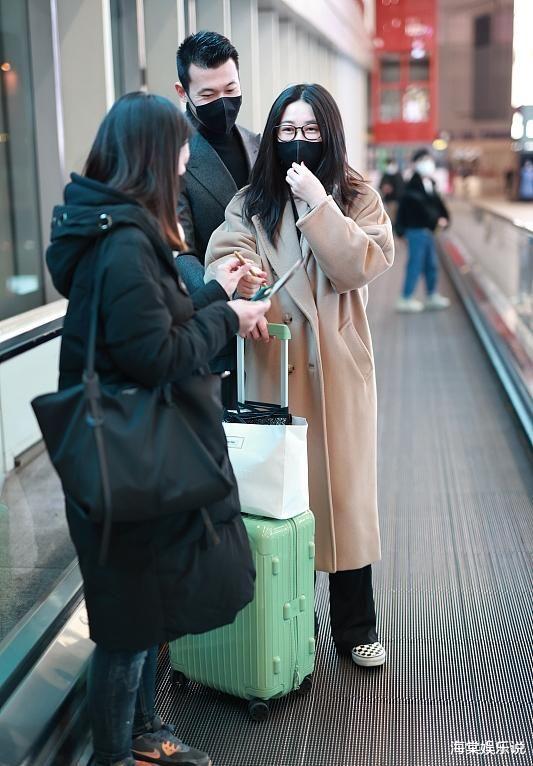 风起洛阳|朱珠夫妇机场合体！京圈名媛生娃变化大，老公油腻与她颜值有落差