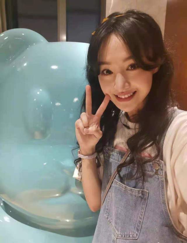 黄奕|郑爽转发多条河南救助信息，网友反问：捐款了吗？回复：没有，今日不同往日