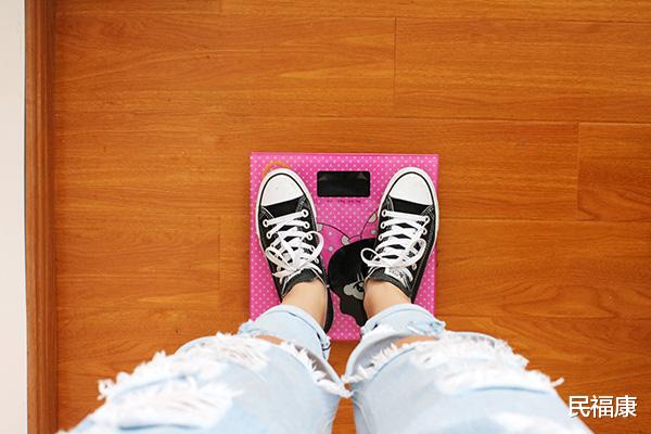 冠心病|女性的BMI，保持在多少才算标准？保持身材时，有啥要注意的？