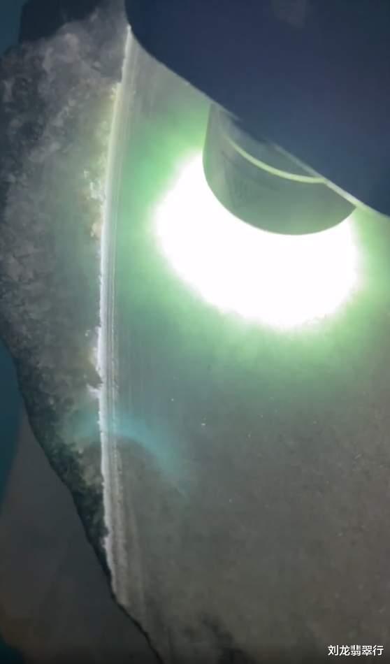 翡翠|什么是翡翠原石的“嫩空”？