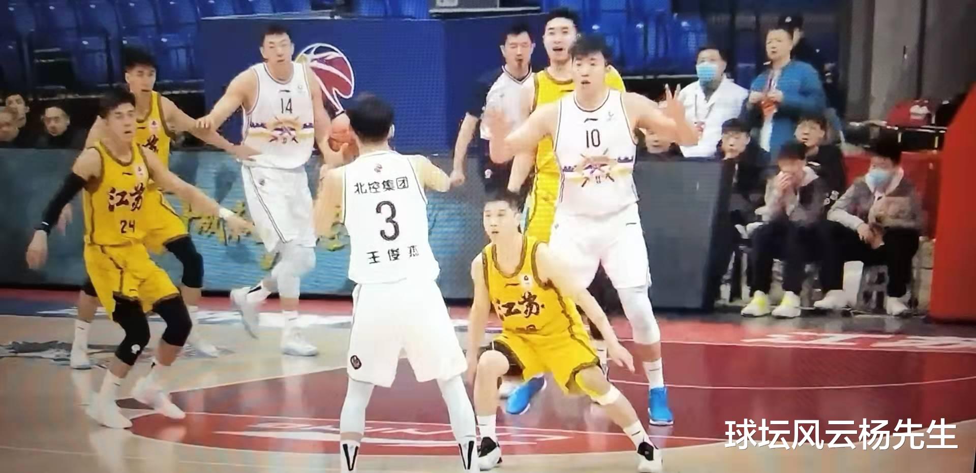 苏州|CBA常规赛，崔晓龙违体犯规被罚离场，北京控股战胜苏州肯帝亚拒绝四连败