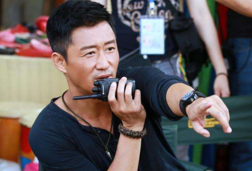 吴京|她曾嫌吴京太穷，嫁豪门却被对方悔婚，如今却沦为街边卖鱼大妈！