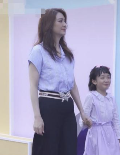 洪欣|高调离婚！老公偷吃女经纪人，圈内都传遍了…