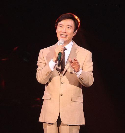 费玉清|费玉清：假如我追你，你会同意吗？女嘉宾：当然了，你那么有钱