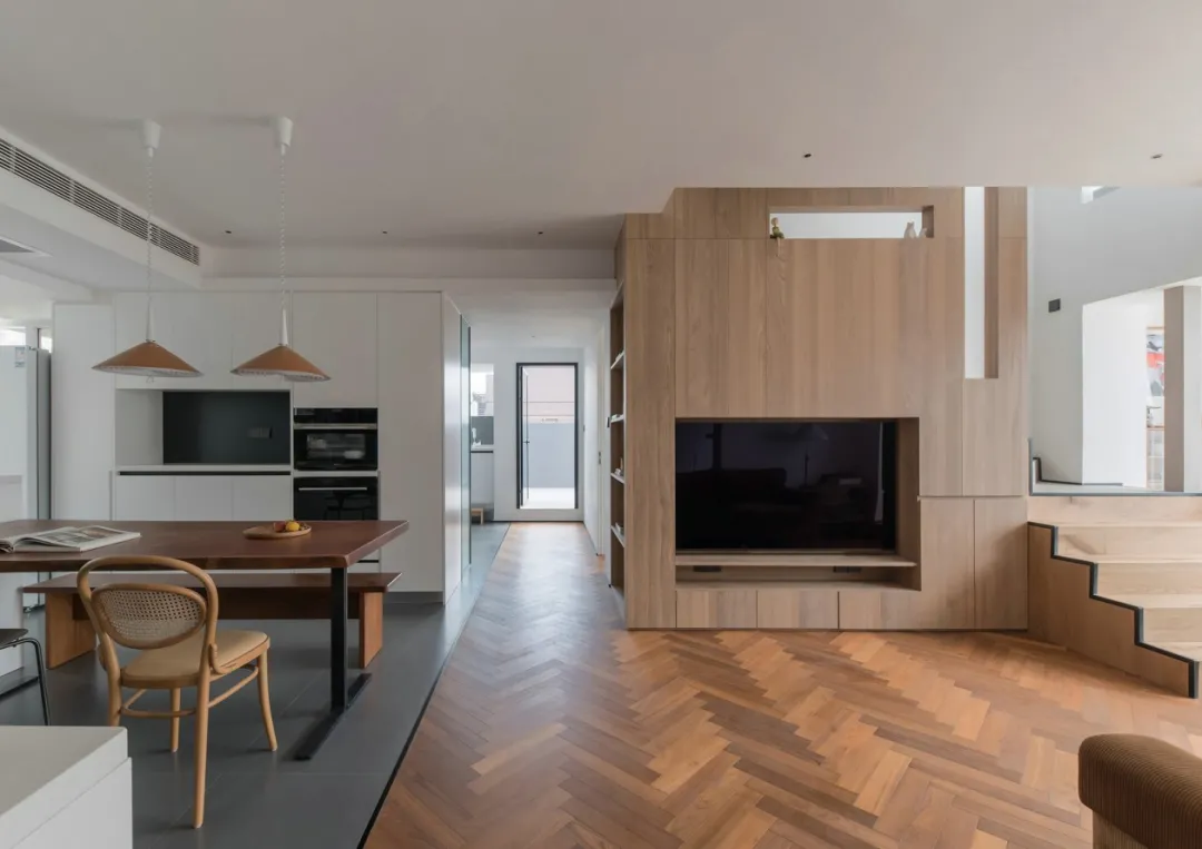 220m2的复式:精致原木风+留白,这不就是懒人的最爱吗!