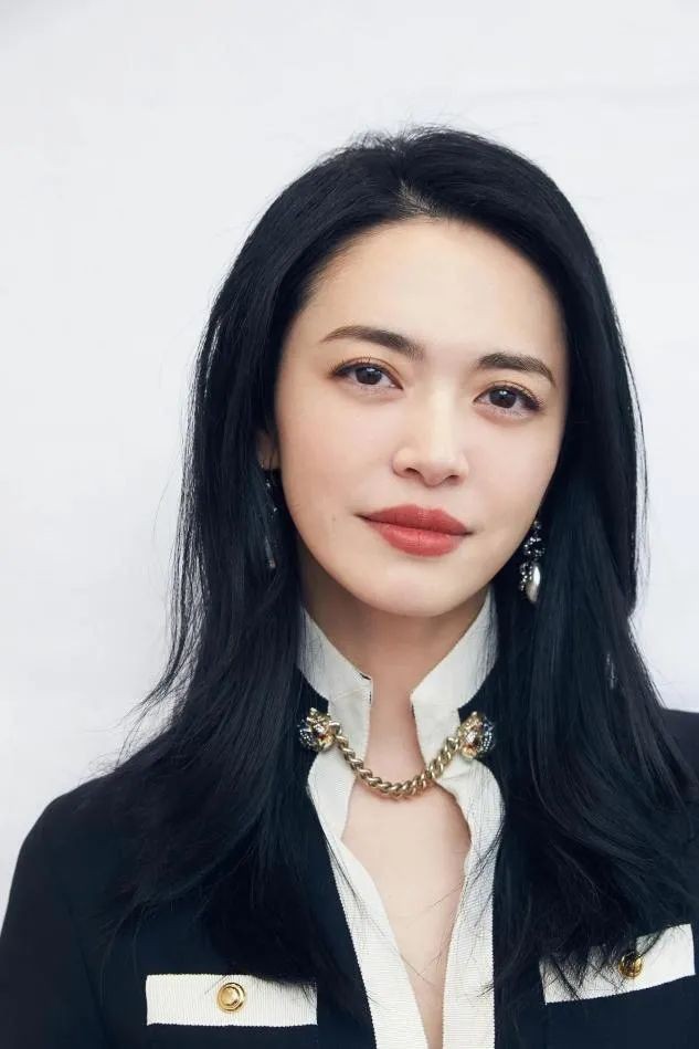 姚晨|姚晨:再婚嫁普通丈夫,私藏的存折牵出泪水,今儿女双全很幸福