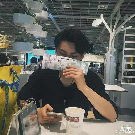 林珊珊|年度最惨新娘？新郎被嘲像路人，闺蜜全副妆造组团晒颜