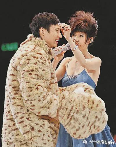 穆婷婷|53岁周慧敏1月失两爱猫，结婚12年无儿女，昔日小三逆袭生俩娃