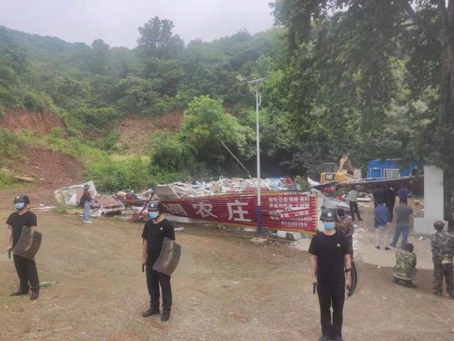 武汉交通广播 黄陂区蔡店街拆除违建1600余平方米