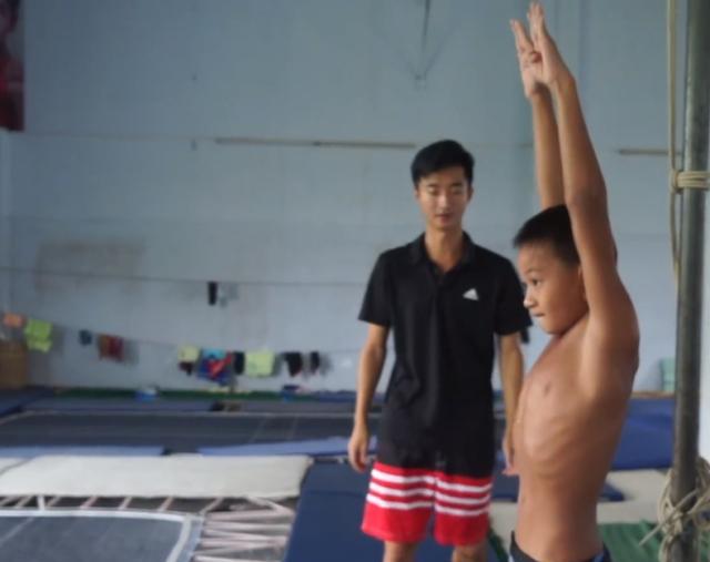 行星秘闻|揭秘全红婵5兄妹：老大辍学当厨师，3个跳水天才，有望一起战奥运