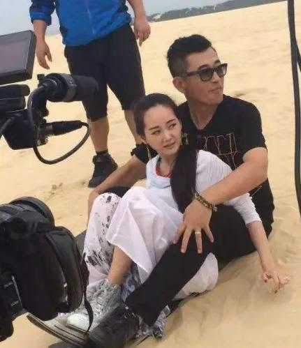 王志飞|“风流大叔”王志飞，和他背后的三个女人，哪个女人伤他最深？