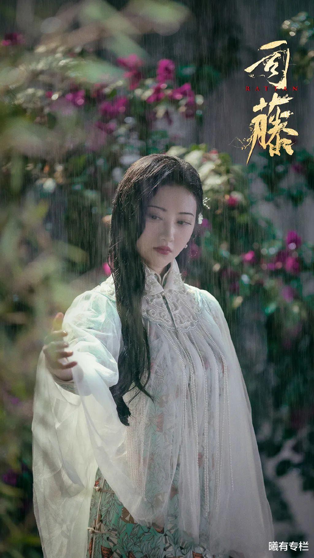 司藤|“国民千金”司藤遇到“穷剧组”：衣服自己做、布鞋夜市买