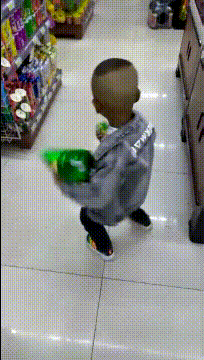 |“新同事每天都来办公室请教问题，她是看上我了吗？”哈哈多明显啊