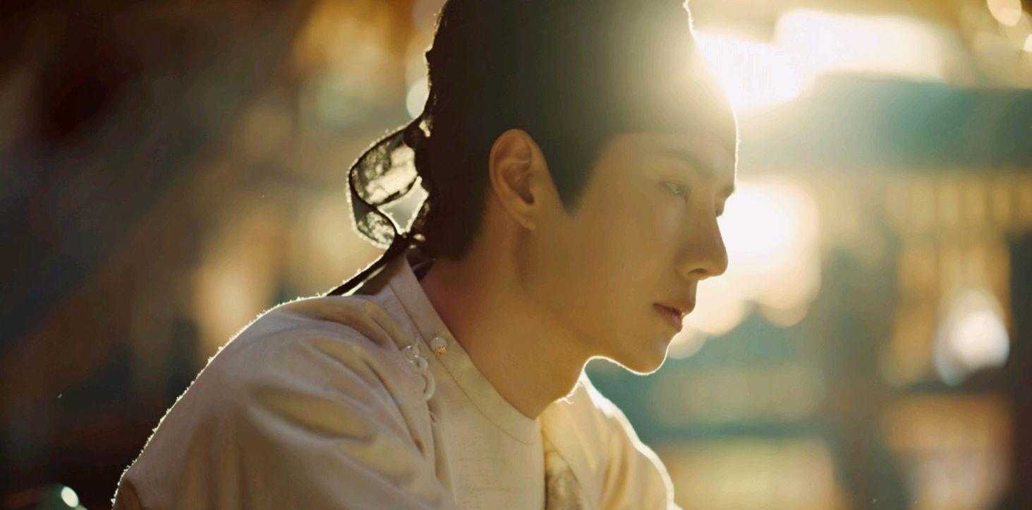 王一博|王一博又被圈内前辈夸赞，还被在线喊话，希望有合作的机会