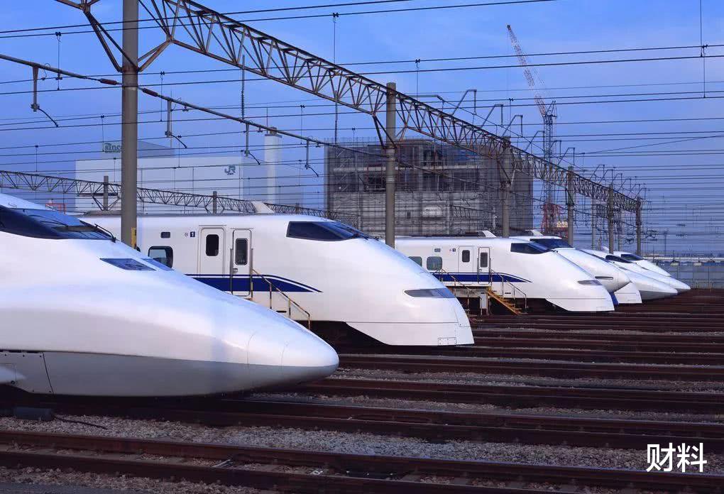 财料 负债5.7万亿，高铁建设要被“暂停”？你的家乡可能等不到高铁了