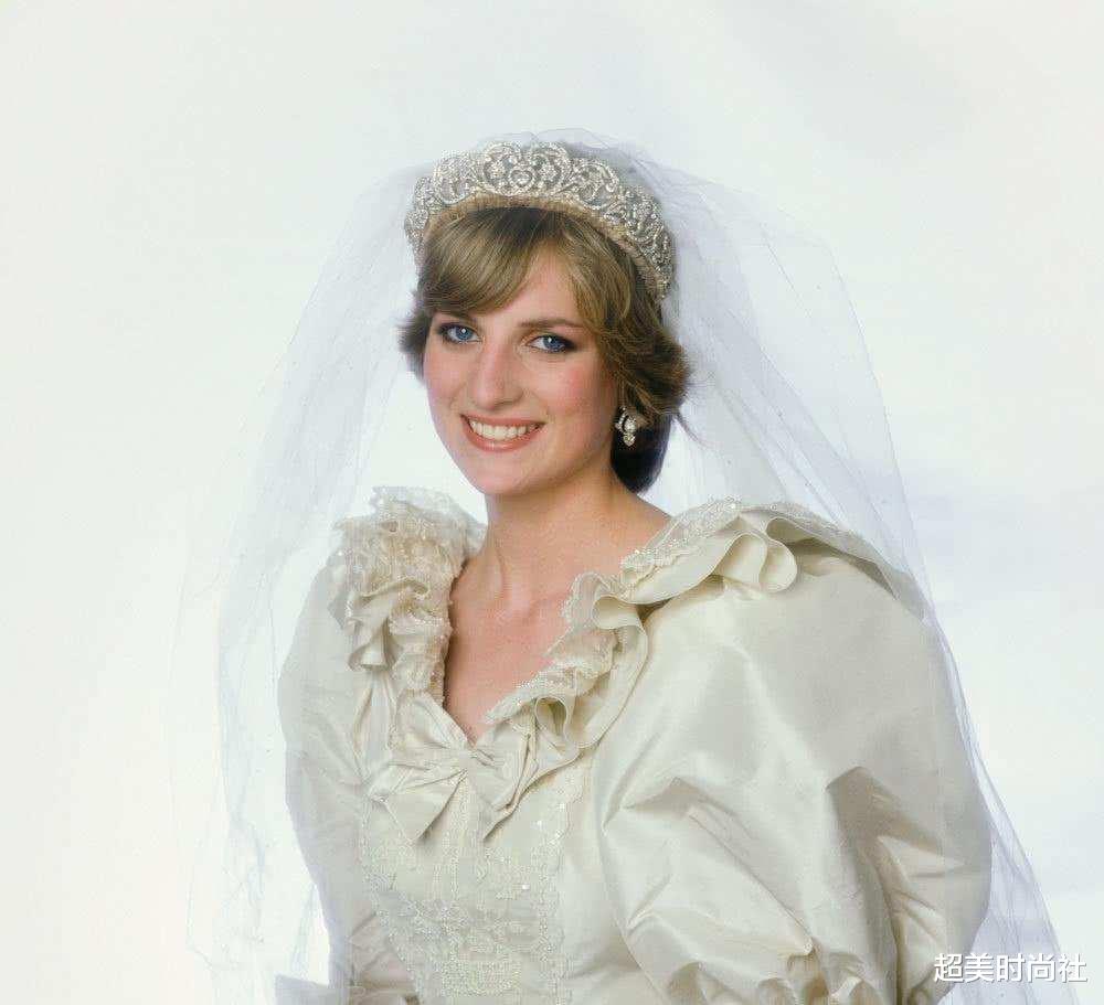 超美时尚社|戴安娜逝世24年，曾被赞是王室最会穿的人，这30套穿搭太经典