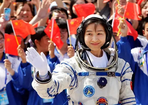两位上过太空的女航天员,王亚平已经第二次上去,刘洋哪去了呢?