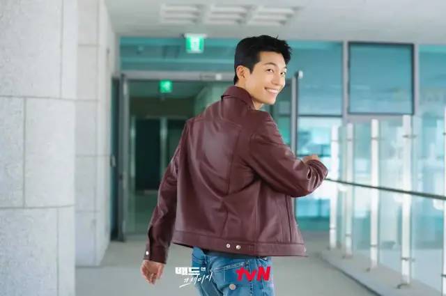 警察|这老男人该死的魅力，一集就上瘾