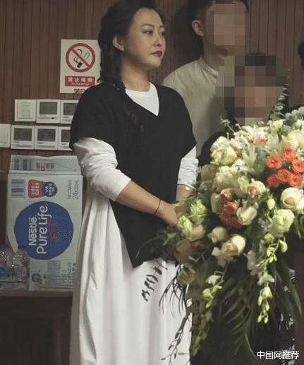 高圆圆|42岁郝蕾升级成为电影学院表演系主任,举手投足间尽显气质