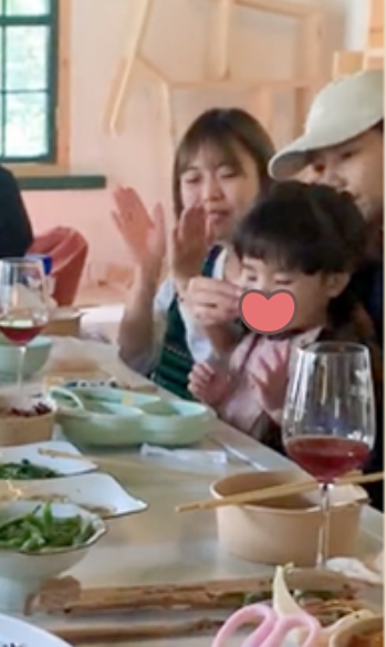 高圆圆|42岁高圆圆被疑怀二胎！低调现身妇儿医院，穿着宽松遮肚身形臃肿