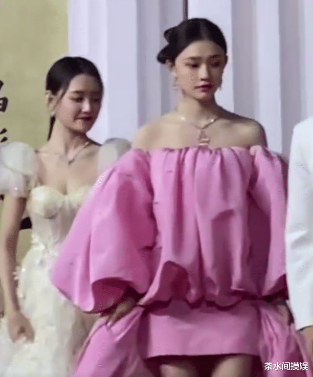 宁静|金鸡闭幕：宁静霸气、张子枫土气，金晨干瘦，张小斐裙摆绣大观园