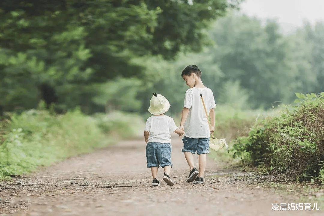 凌晨妈妈育儿|二胎妈妈都会有的困惑：生了老二之后，为什么越来越讨厌老大了？