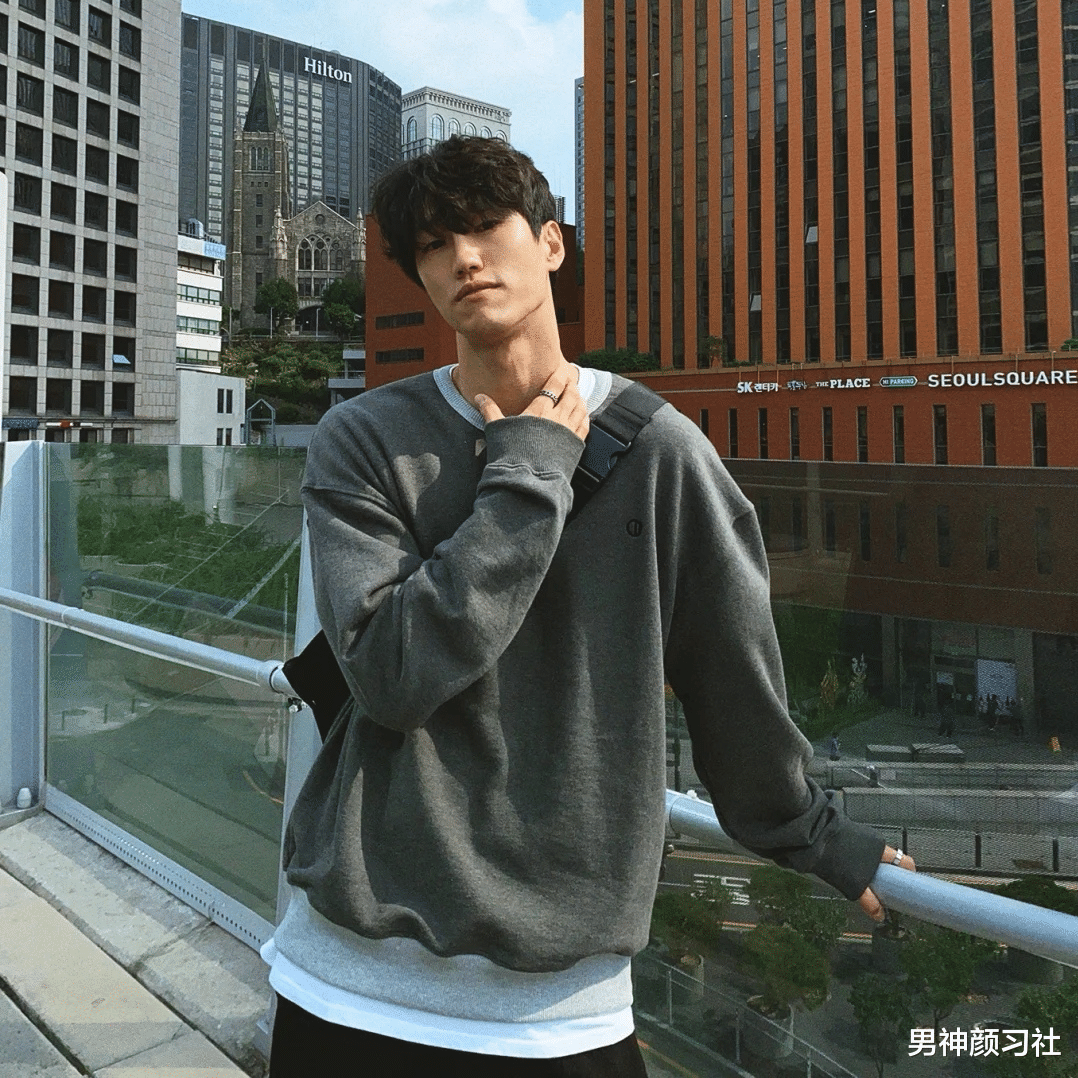 男神颜习社 颜值与温度共存！少年感风格穿搭的男生是最讨人喜欢的