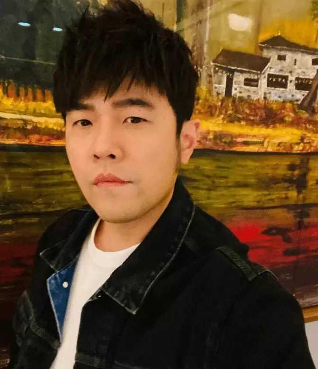 周杰伦|周杰伦被吐槽：身为乐坛“领头羊”灾情却一毛不拔，粉丝霸气回怼