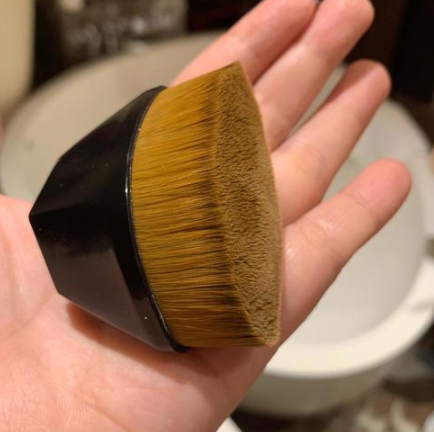 好物官|明星在路人镜头下的“尴尬”，没了精修，脸上涂了“两斤”粉？