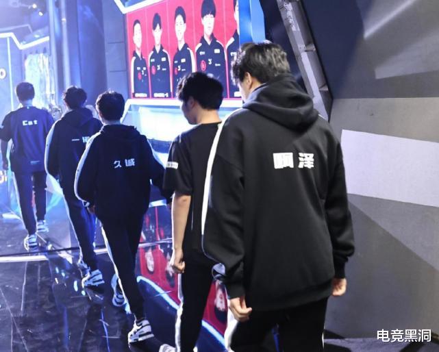 曹志顺|久诚又要被笑影轮换，月光想复刻狼队与Fly战术？知情网友吐露内幕